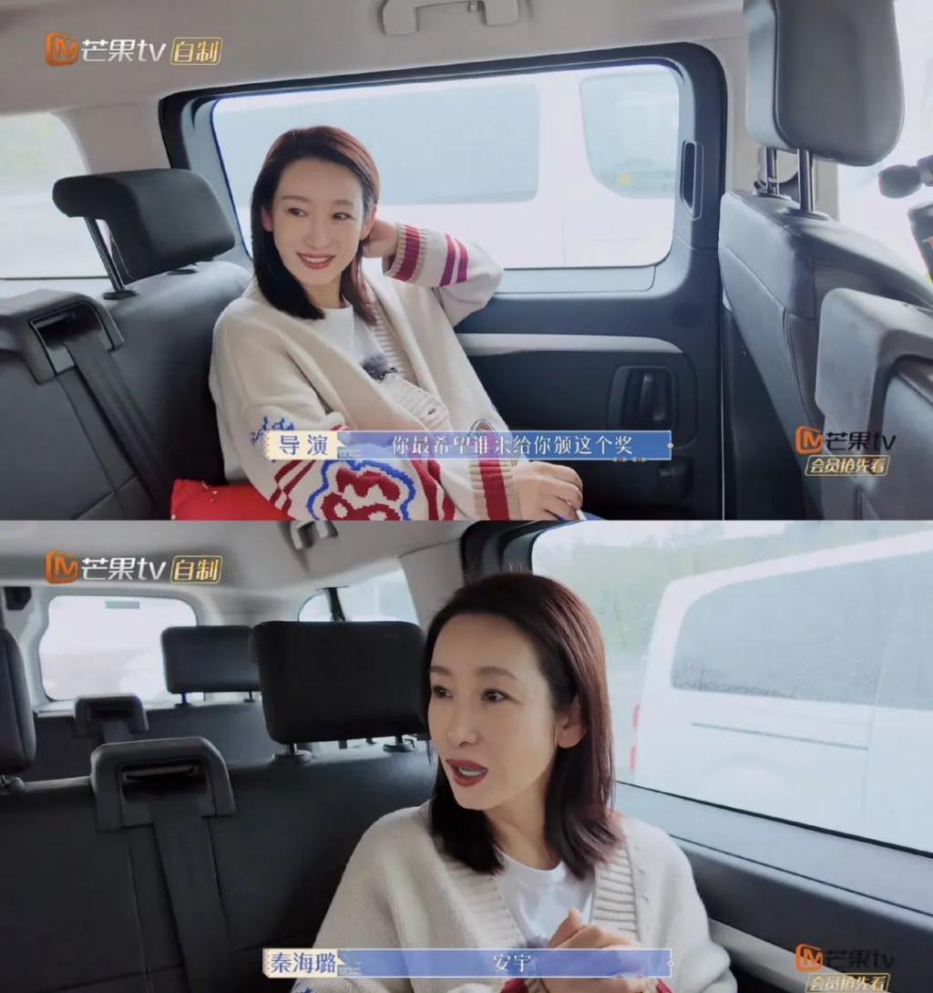 天呐，他盯着她笑的样子很不清白诶…