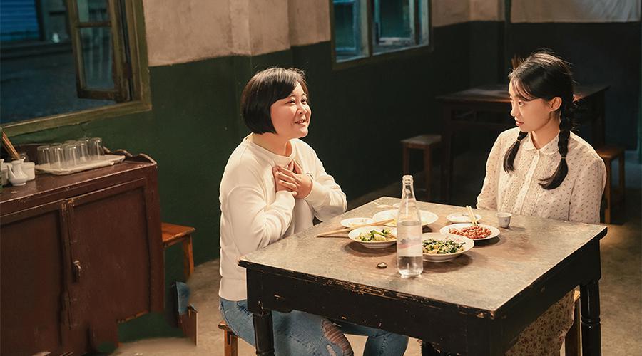 贾玲：暴瘦100斤，颜值如下