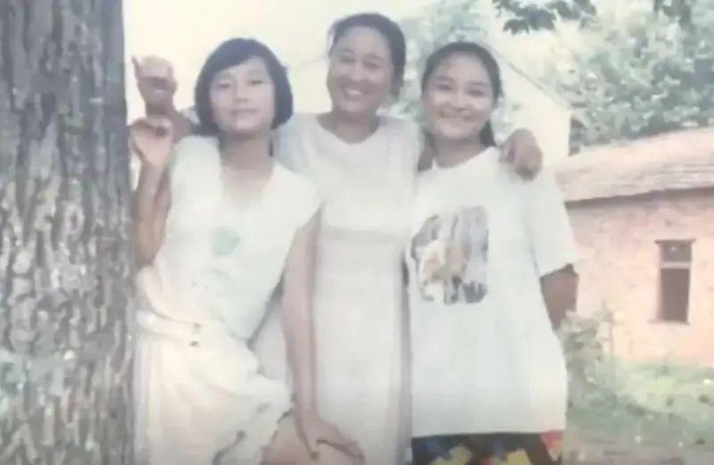 贾玲：暴瘦100斤，颜值如下