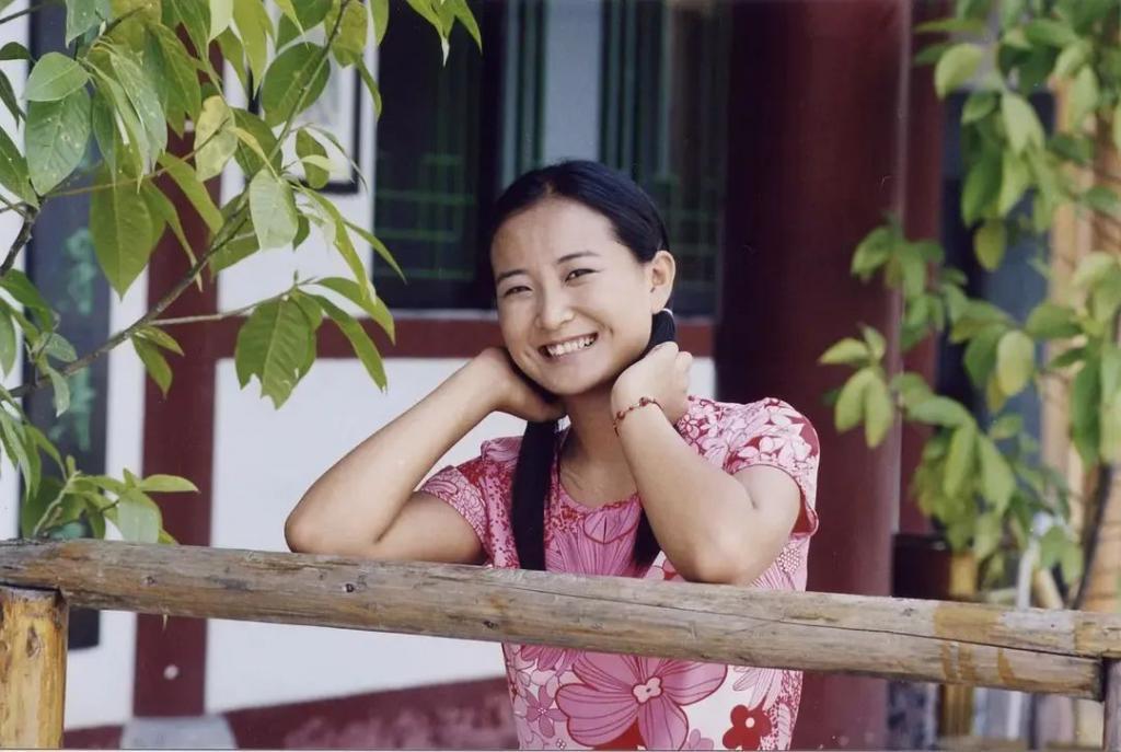 贾玲：暴瘦100斤，颜值如下