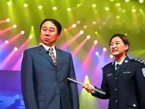 贾玲：暴瘦100斤，颜值如下