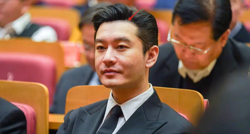 人民大会堂镜头下的大明星，黄晓明发胖，周迅扛住了
