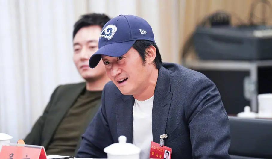人民大会堂镜头下的大明星，黄晓明发胖，周迅扛住了
