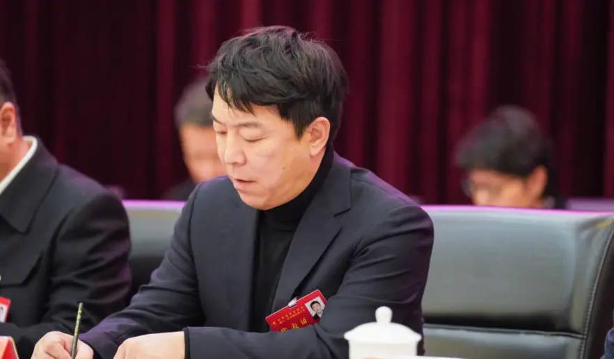 人民大会堂镜头下的大明星，黄晓明发胖，周迅扛住了