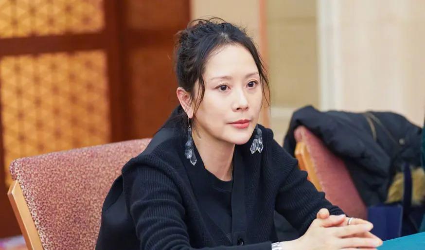 人民大会堂镜头下的大明星，黄晓明发胖，周迅扛住了