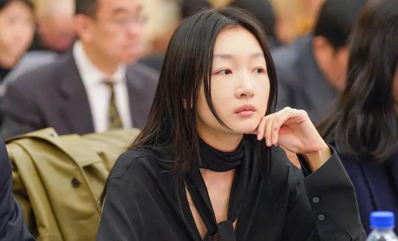人民大会堂镜头下的大明星，黄晓明发胖，周迅扛住了