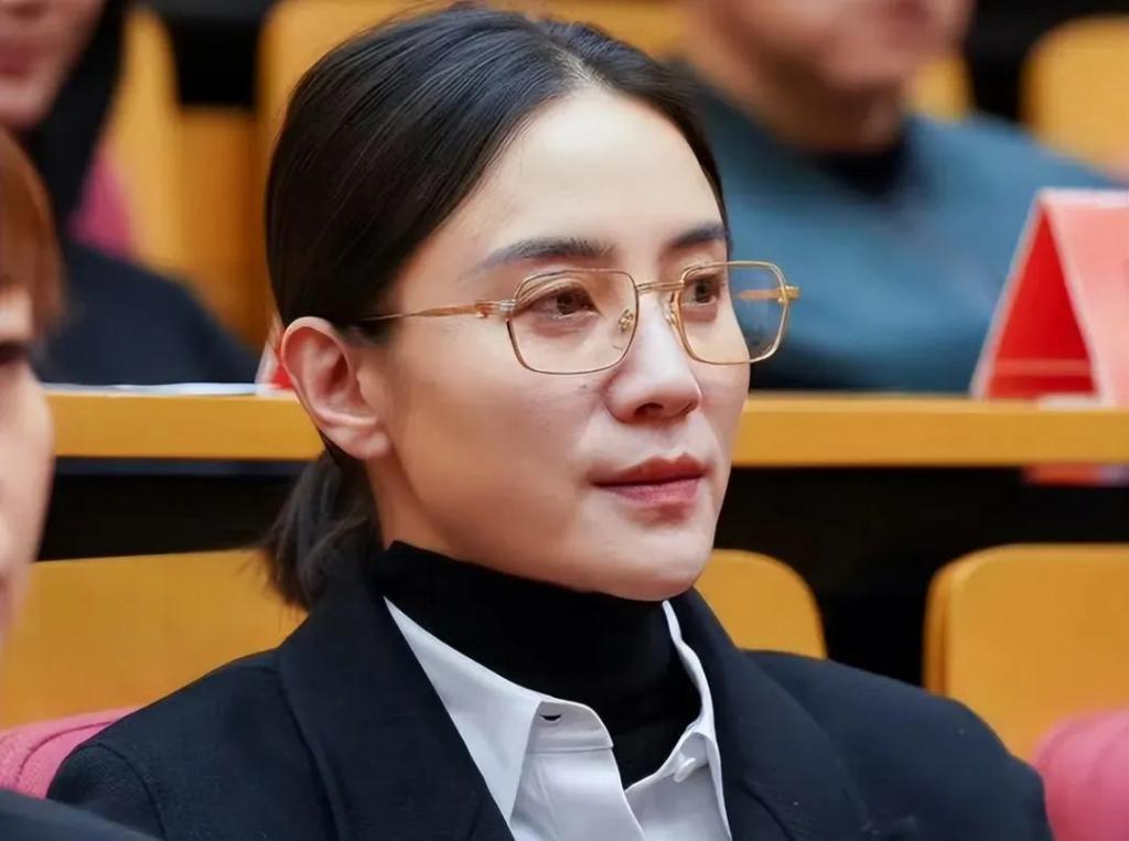 人民大会堂镜头下的大明星，黄晓明发胖，周迅扛住了
