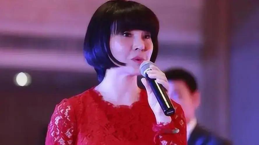 丈夫出轨主持人，妻子出轨医生，陈红夫妇可不一般