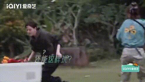 搂了下脖子，她就成太妹了？