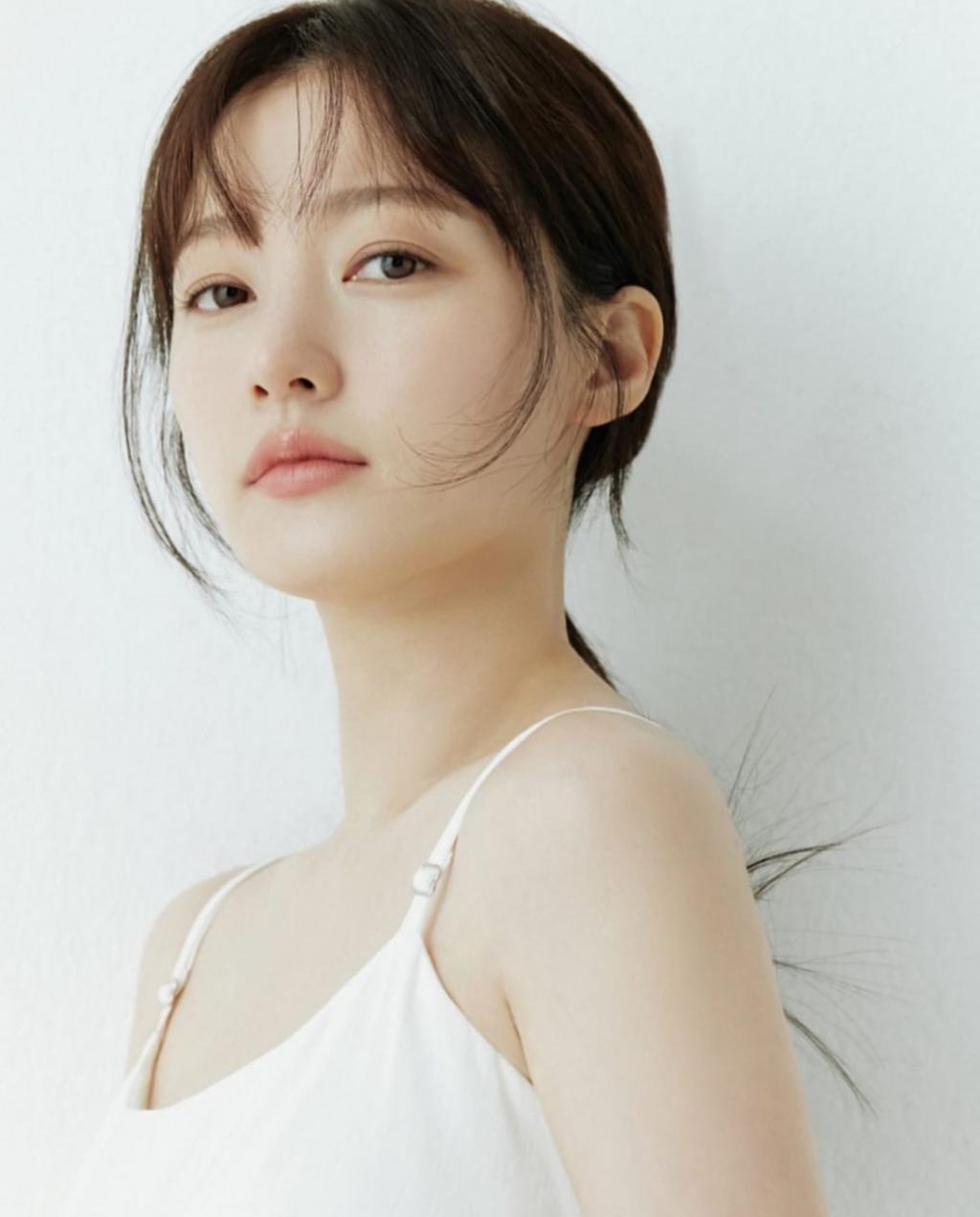 曾和中国顶流演员恋爱绯闻，JYP出身的她终于要火了？