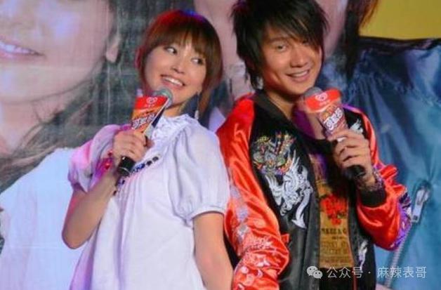 看明星一个比一个社死…