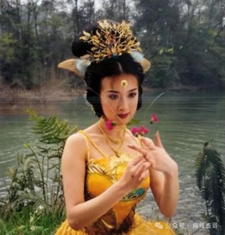 看明星一个比一个社死…