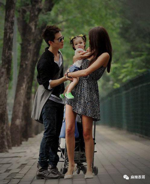 看明星一个比一个社死…