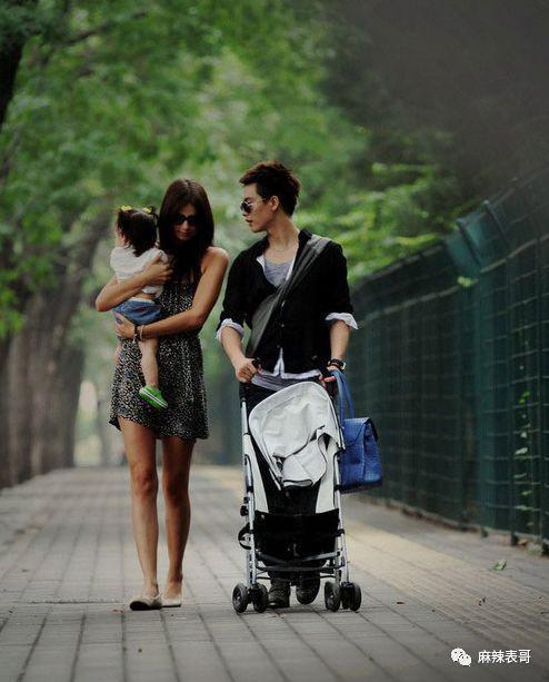 看明星一个比一个社死…