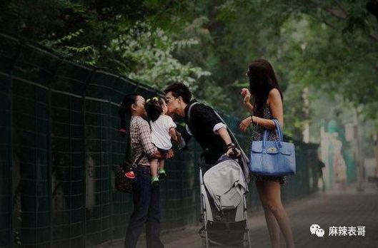 看明星一个比一个社死…