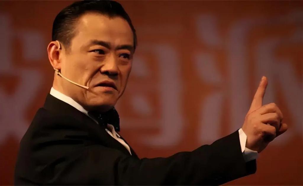 从红遍全国到“逃窜美国”，周立波最终获得了应有的下场