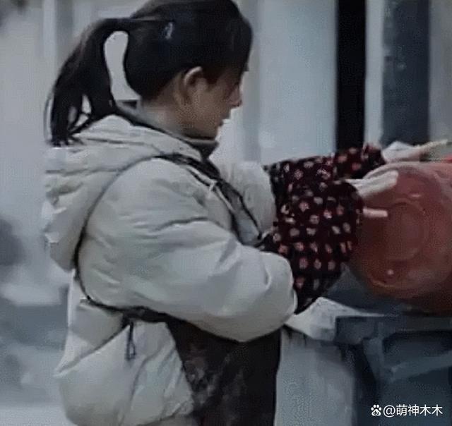 杨幂新采访翻车？演戏20年还在请表演老师，连导演都内涵她