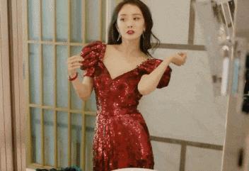 杨幂新采访翻车？演戏20年还在请表演老师，连导演都内涵她