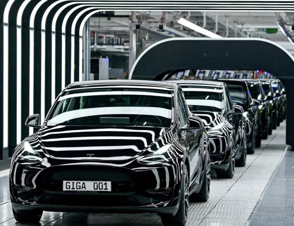 开年首月蒸发 1800 亿美元，特斯拉怎么了？