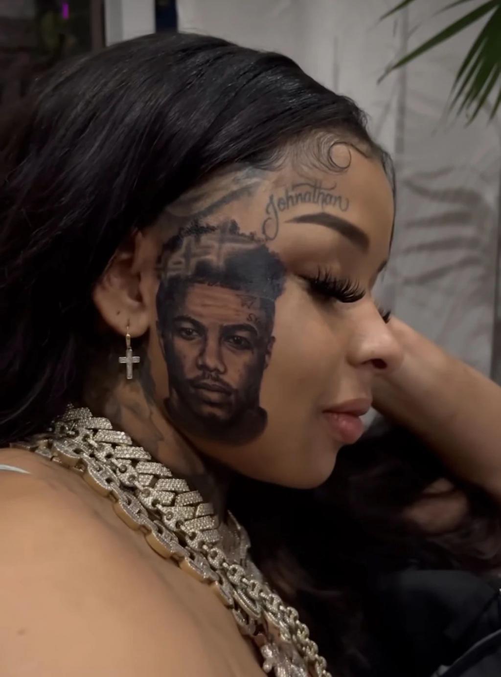 彻底疯狂！23岁女明星，把男友脸文自己脸上了！