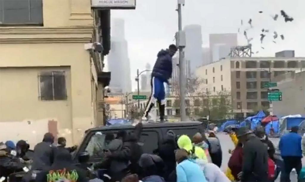 彻底疯狂！23岁女明星，把男友脸文自己脸上了！