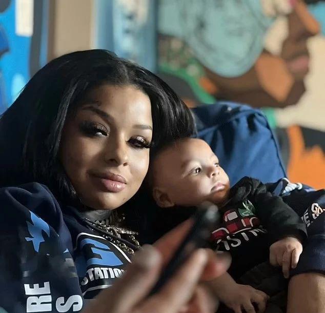 彻底疯狂！23岁女明星，把男友脸文自己脸上了！