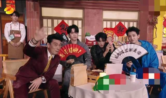 湖南跨年这一夜，天天兄弟再同台，汪涵谢娜落泪，王一博被指假唱