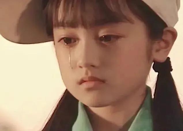 幼时被亲妈强迫“下海”、初恋变继父……她的人生很抓马