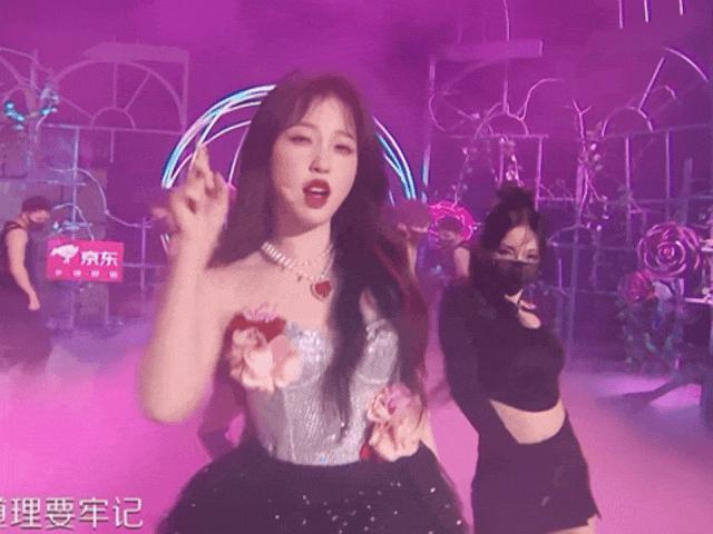 她的妆容 舞台又被嘲了？