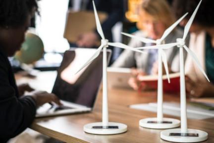 诺贝尔奖得主警告：人工智能兴起将严重冲击STEM领域的就业