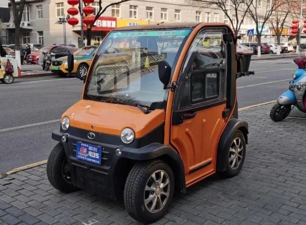 新年第一天出现机器人咬狗事件：萨摩无助又害怕