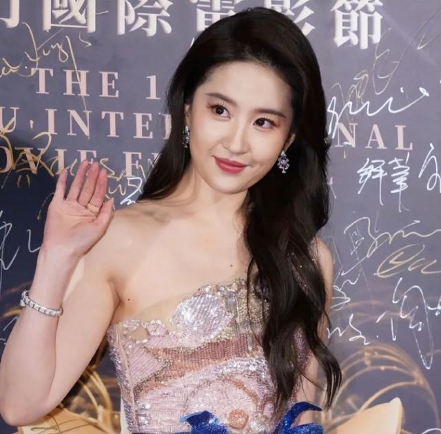 这一夜，女明星们的“真实颜值”，治好了我的容貌焦虑