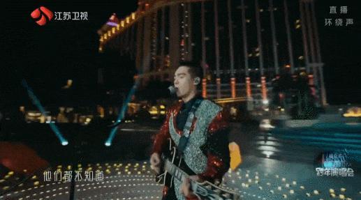 跨年回顾：有搞笑有唱将！而他一出场，收视直接炸了