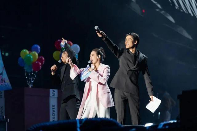 辛巴演唱会嘉宾阵容已确认，风头盖过小杨哥