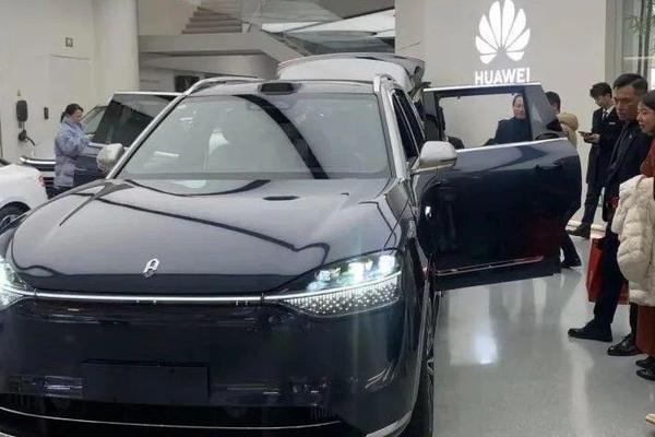 50万，60万，80万，国产新能源集体冲高端，带来一个重大隐忧