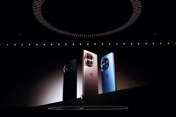 质感卷王！一加ACE 3亮相：金属中框 玻璃后盖