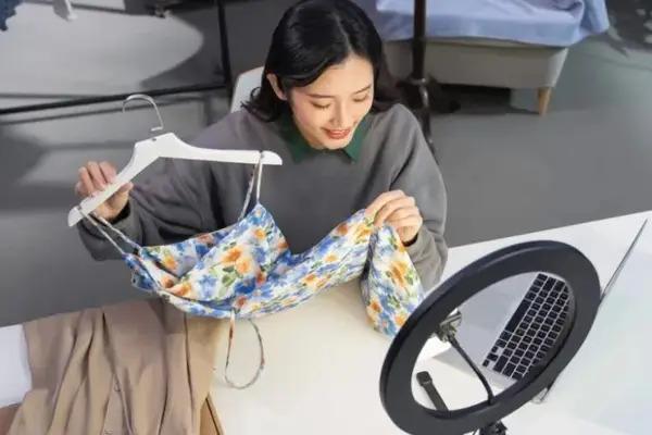 直播自救，天涯难成下一个东方甄选