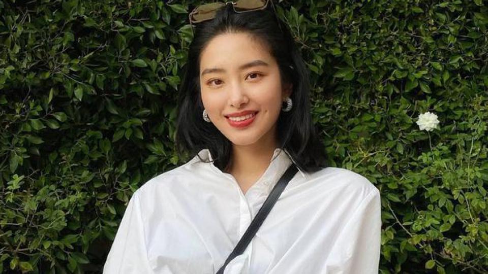 与刘亦菲干爹分手了？杨采钰新恋情曝光，与男子同回酒店