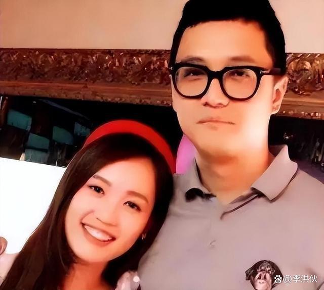 王宝强前经纪人宋喆在理发店被偶遇，面容沧桑黑眼圈严重