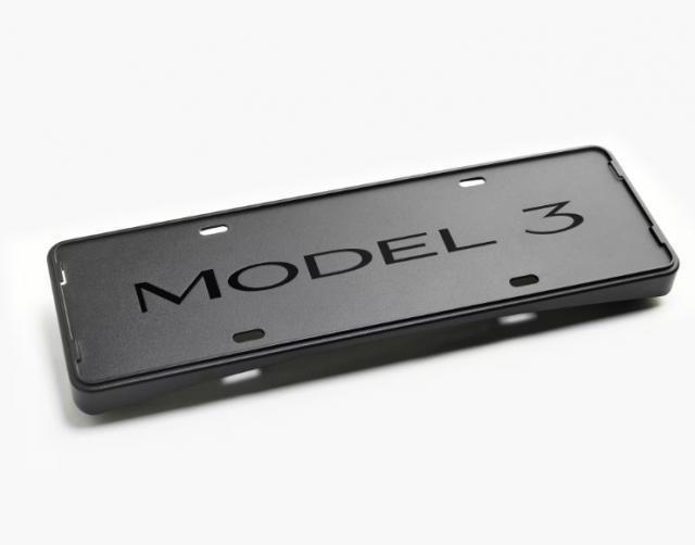 特斯拉中国官网上新：Model 3/Y牌照框129元、迎宾灯179元
