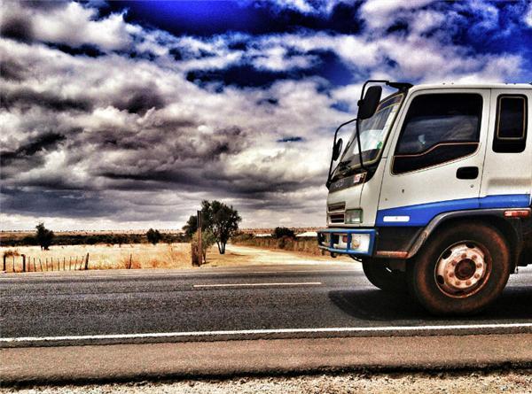 大货车盲区装上“眼睛”：0.4秒内主动刹停车辆