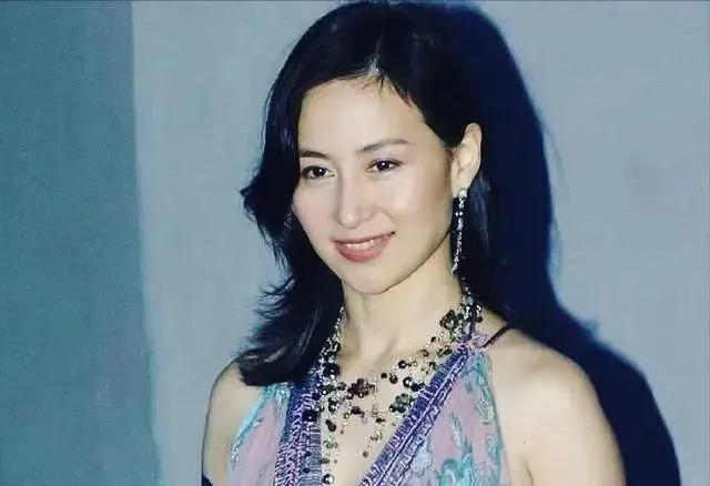 “赌王最丑女儿”何超雄：被嫌弃半生，却活成了豪门清流