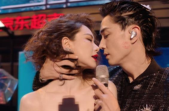 说变脸就变脸，顶流花又惊动热搜了