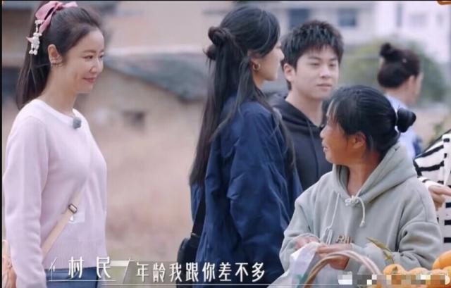 粉色娇嫩，你几岁了？喜欢演少女的林心如，被村民一句话打脸