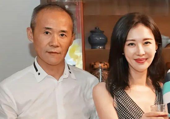 王石高情商否认妻子傍大款，调侃田朴珺比自己有钱，两人已生女儿