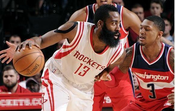 郎情妾意!哈登率快船击败太阳,比尔漂亮妻子和他击掌庆祝眉目传情