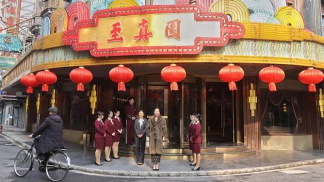 黄河路上八面玲珑的烟店老板，原来和王家卫一样也是《繁花》导演