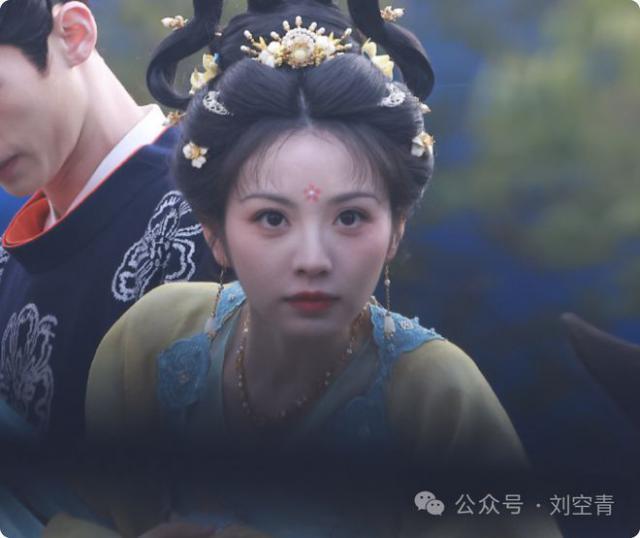 她这脸，有点吓人啊？？？