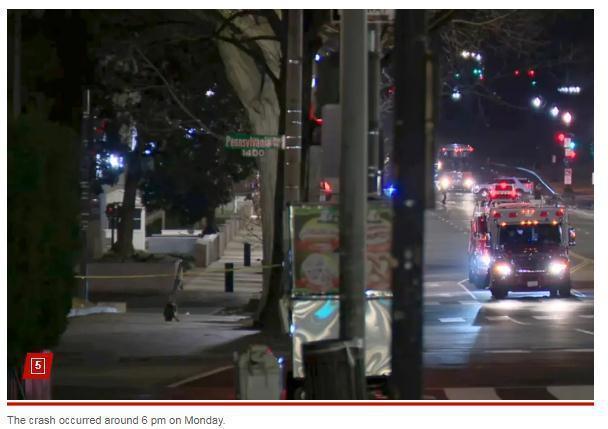 突发！美国一司机驾车撞向白宫大楼外门 已被拘留