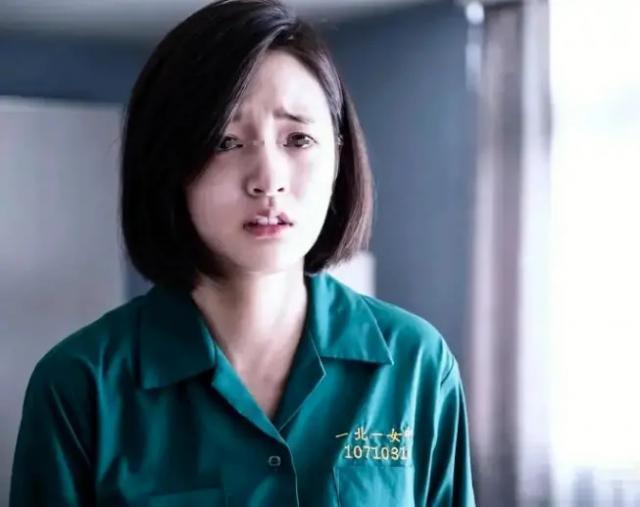 被亲爹卖走两次，婚后老公宁愿抱狗睡也不碰她？